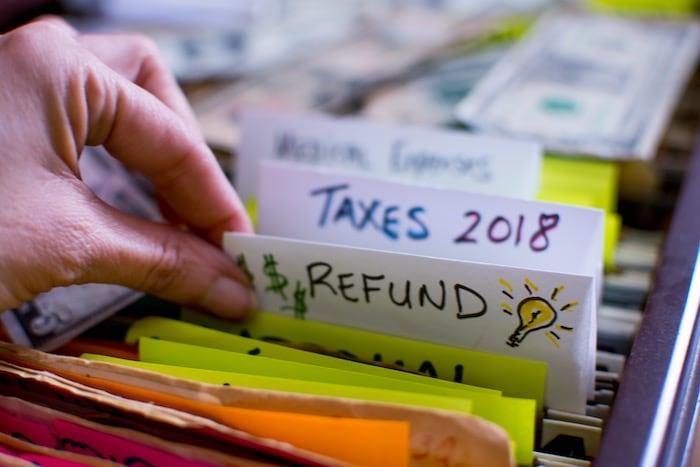 Index cards with tax refund written on the top
